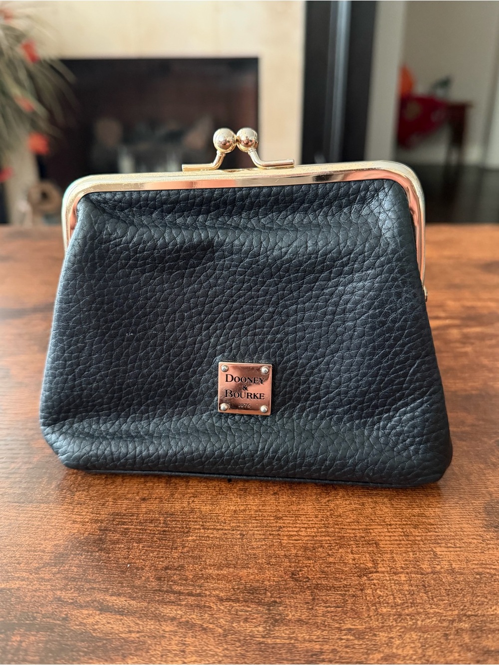 Dooney & Bourke Kisslock Coin Purse Wallet Pebbled Black Leather Gold Y2K